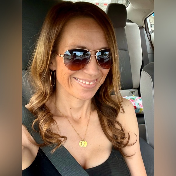 Meet your Posher, Stephanie - Picture 2 of 8